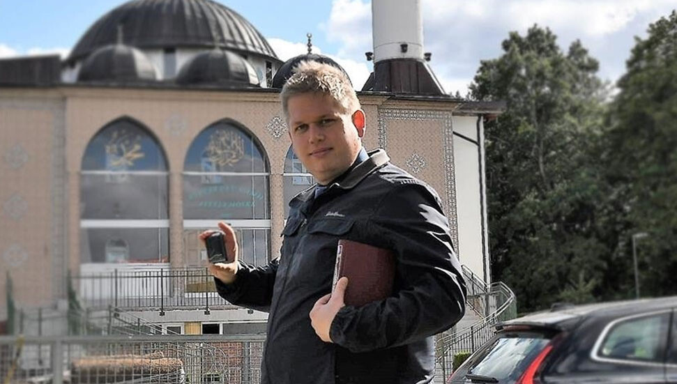 Aşırı sağcı Paludan Türkiye'nin Stockholm Büyükelçiliği önünde Kur'an-ı Kerim yaktı