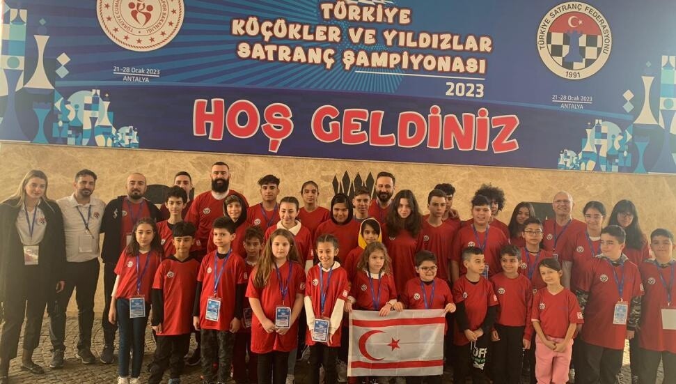 Küçükler ve Yıldızlar satranç şampiyonları Türkiye’deki şampiyonaya katılıyor