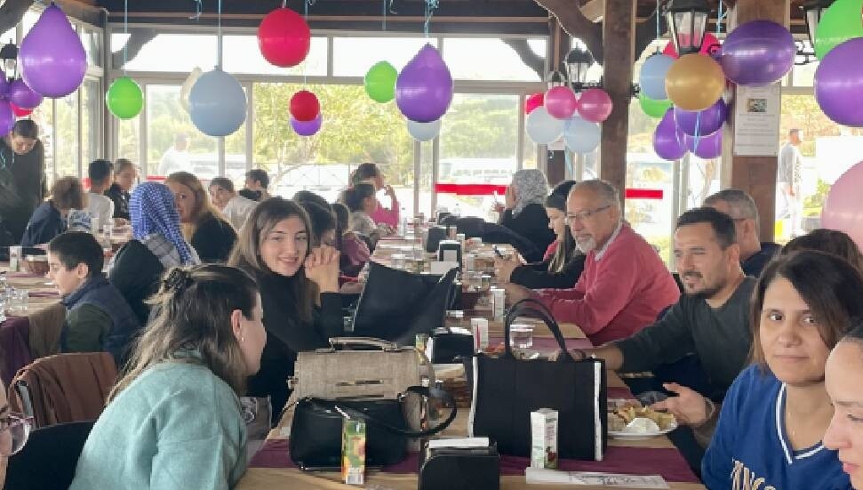 Erenköy- Karpaz Belediyesi, Ziyamet Özel Eğitim ve İş Eğitim Okulu öğrenci veli ve öğretmenlerini bir araya getirdi