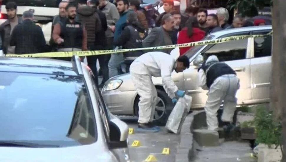 Küçükçekmece'de AK Parti'nin seçim çalışması sırasında silahlı saldırı