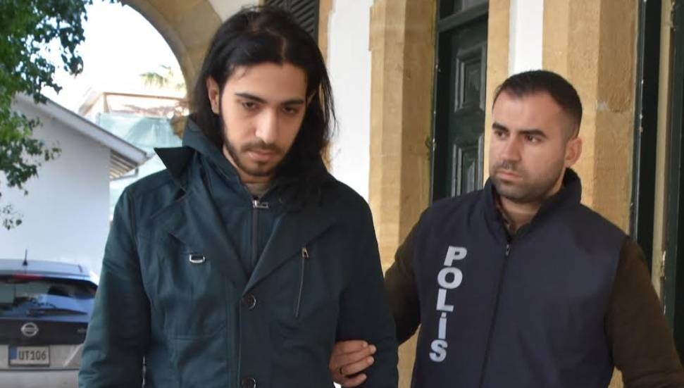 Ev arkadaşının bilgisayarını kırdı, eşyalarını çaldı, tutuklandı!