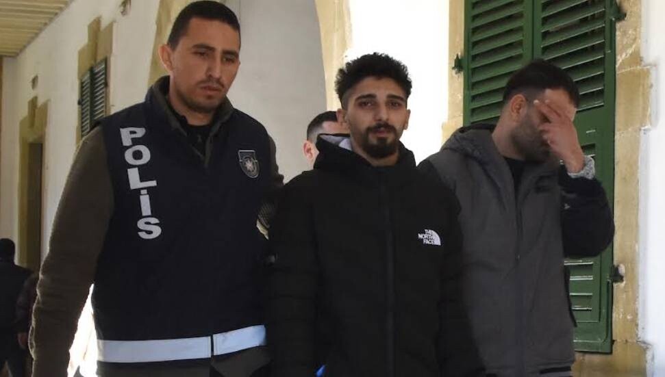 Bina içinden 208 adet pencere, 37 adet klima ve jeneratör parçaları çalan zanlılara ek tutukluluk