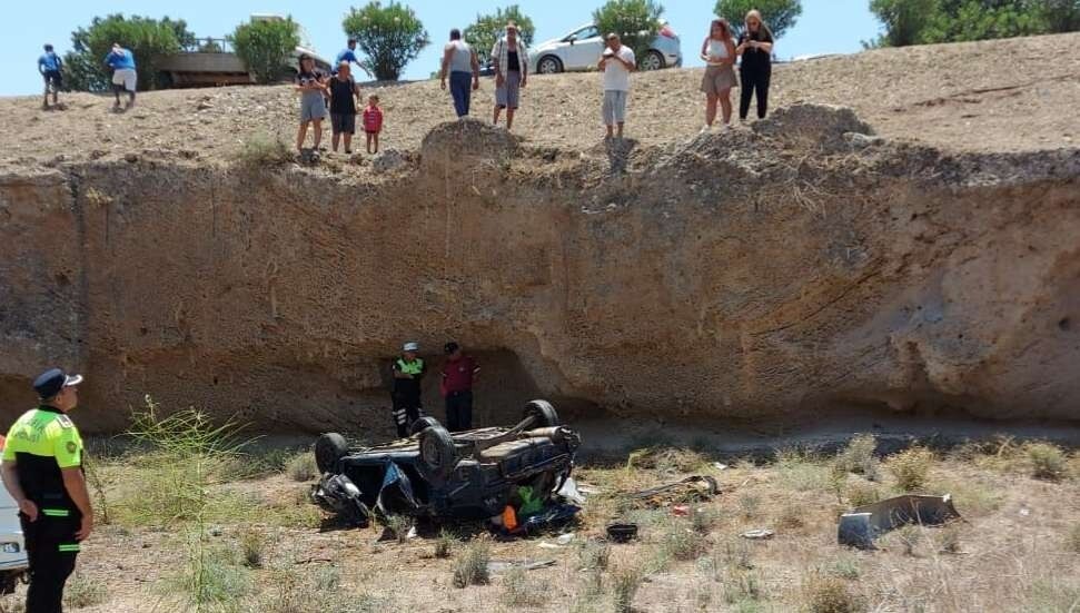 Gazimağusa’da kaza: 5 metre yükseklikten araçla düşen 2 kişi yaralandı