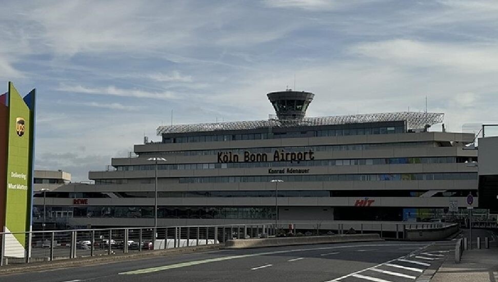 Almanya'da iklim aktivistlerinin eylemi nedeniyle Köln-Bonn havalimanında uçuşlar askıya alındı