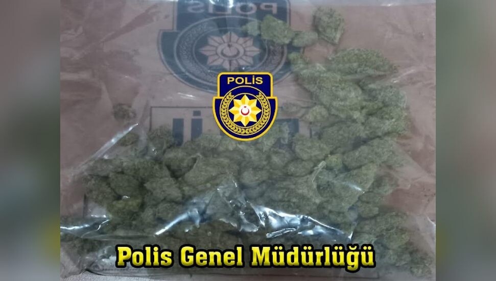 Trafik ekipleri 2 araçta uyuşturucu buldu
