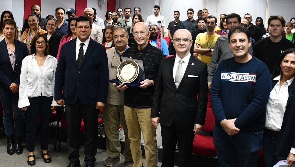 DAÜ'de iş dünyasında kreatif düşüncenin öneminin anlatıldığı atölye çalışması düzenlendi
