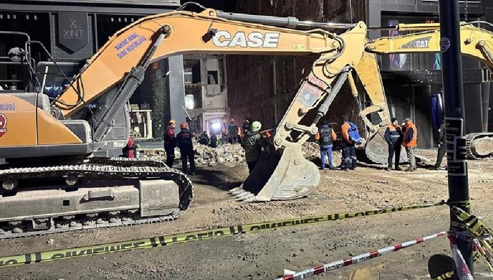 Güngören'de kısmen çöken binanın enkazında kalan işçinin cesedine ulaşıldı