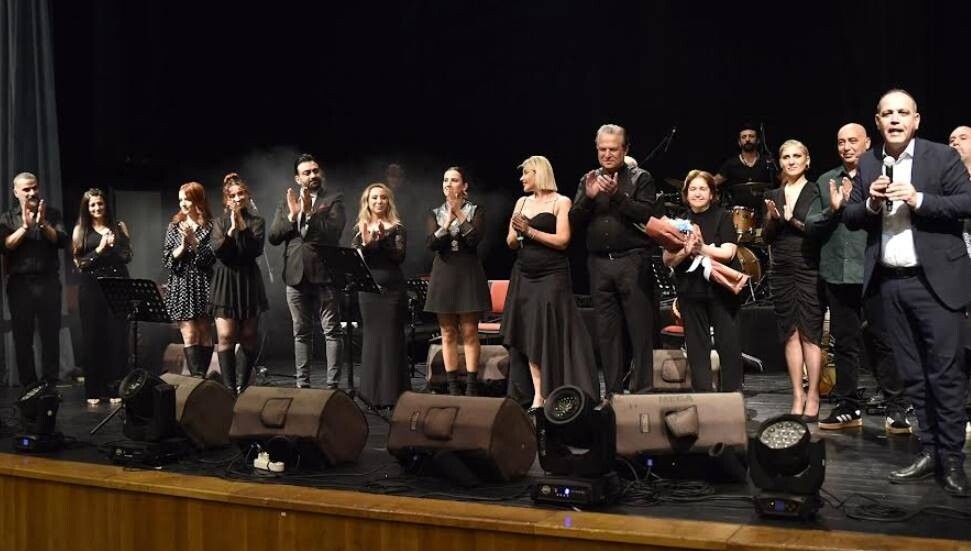Lefkoşa Belediye Orkestrası konserinde Zülfü Livaneli şarkıları hep bir ağızdan söylendi
