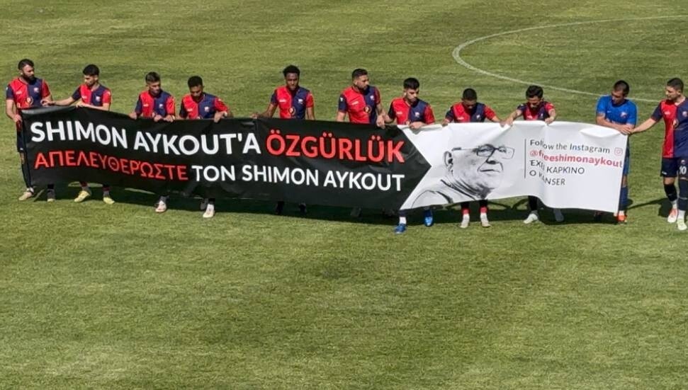 Yeniboğaziçi futbol takımından Simon Aykut'a destek