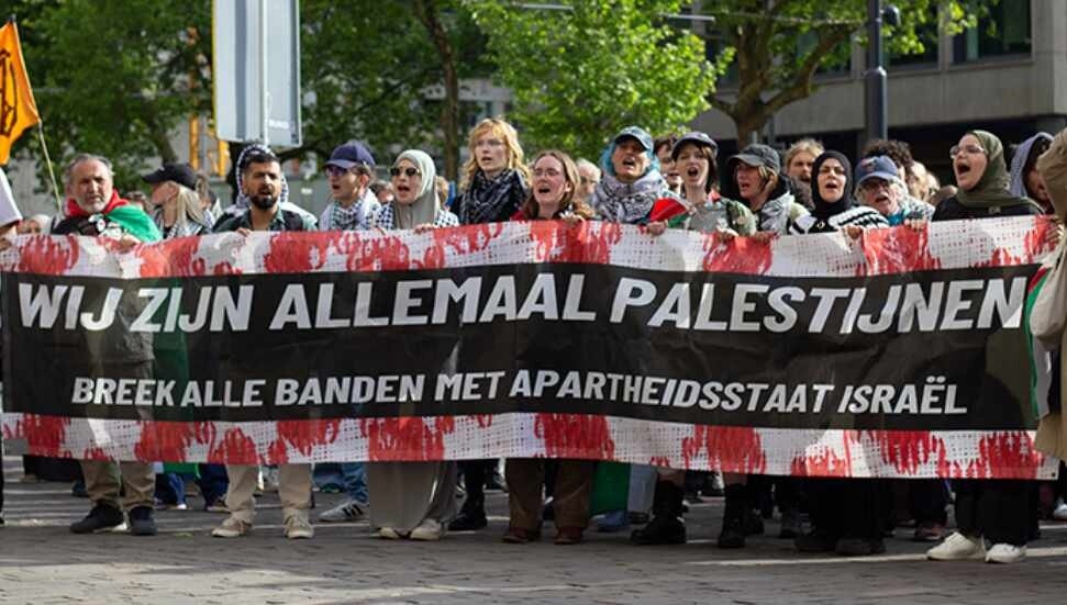 Hollanda'da, İsrail'den gelen F-35 parçaları taşıyan geminin limana yanaşması protesto edildi