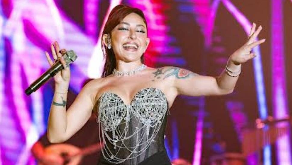 Melek Mosso bayramda Meritlerde sahne aldı