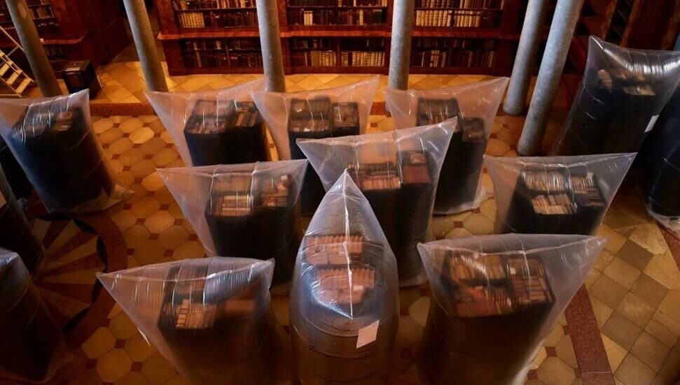 Macaristan’ın en eski kütüphanesinde böcek istilası: 100 bin kitap için zamana karşı yarış
