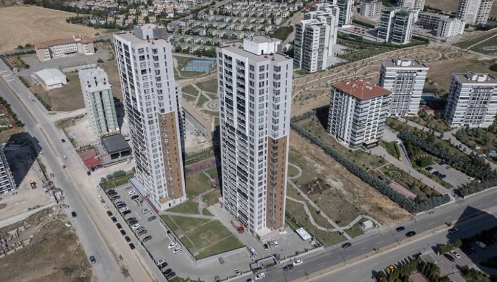 Ankara'da 26 katlı binadaki yangına ilişkin incelemeler sürüyor