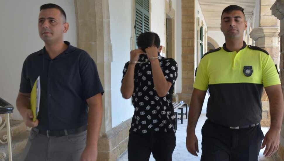 Ercan Havalimanı’nda mermi ile yakalandı!