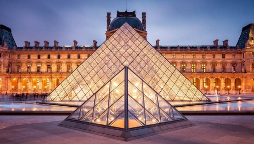 Paris’teki Louvre Müzesi'nde soygun: Napolyon'a ait mücevherler çalındı!
