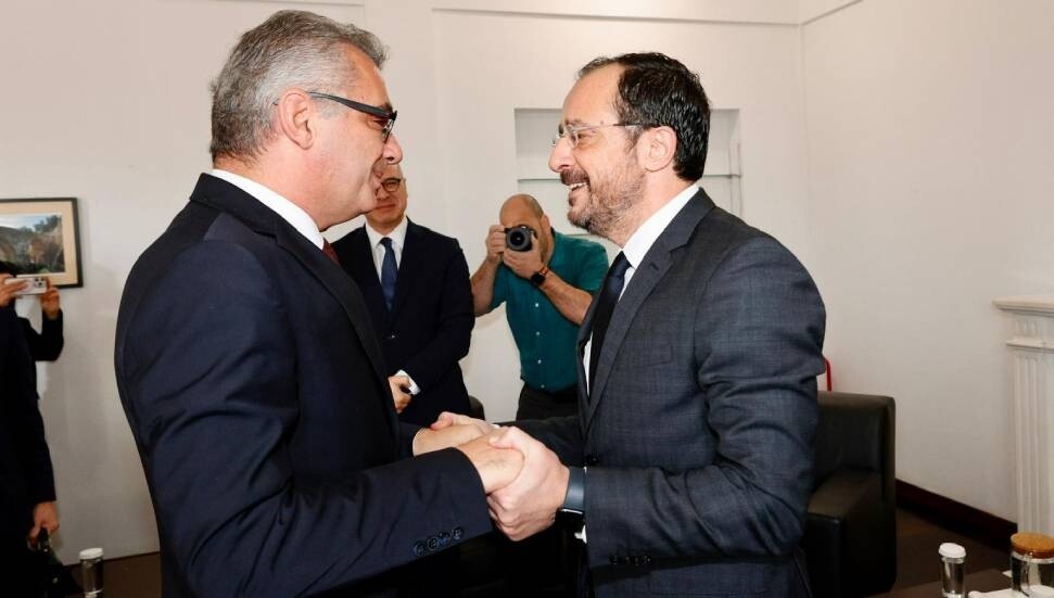 Hristodulidis olumsuz hava koşulları nedeniyle Erhürman'ı aradı: Her türlü yardımı sağlamaya hazırız