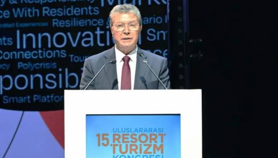 Ünal Üstel: Güneye gelen turistlerin Kuzey Kıbrıs'a geçişinin engellenmesi turizm etiğine aykırı