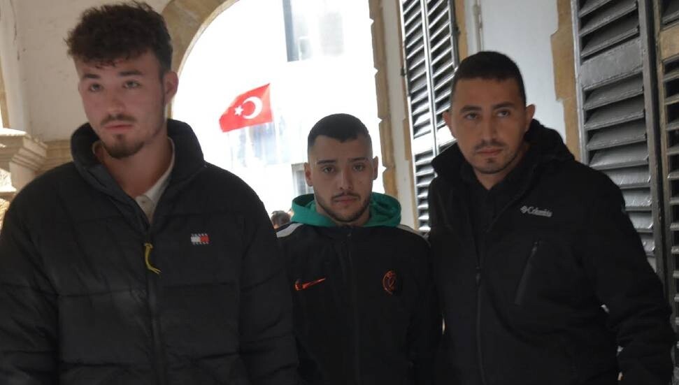 Uyuşturucu suçundan yargılanan Efe Yusuf Sapayer ve Arda Kaya 1 gün daha tutuklu kalacak