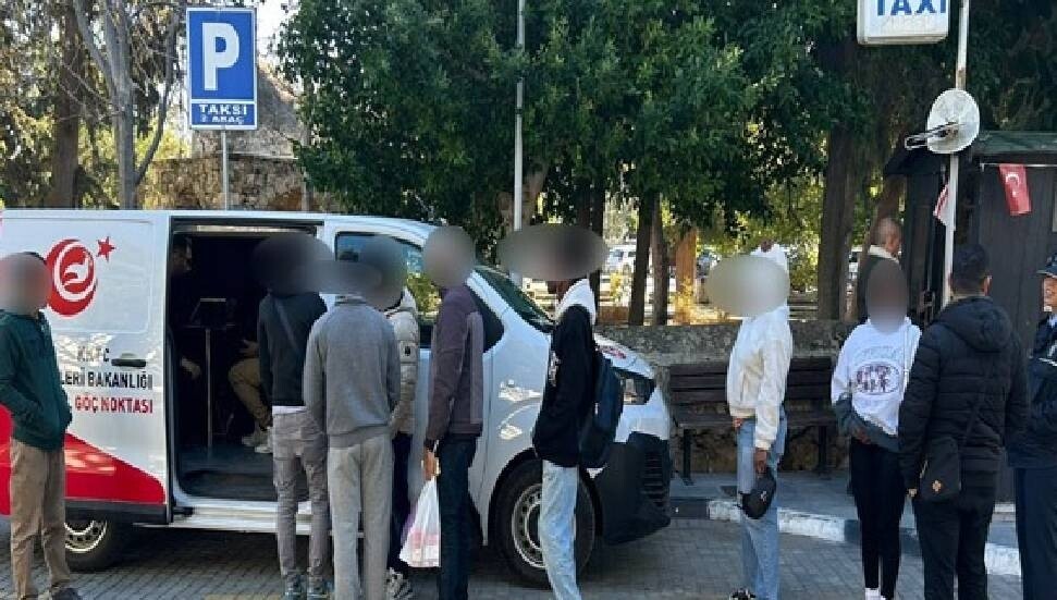 İçişleri Bakanlığından dört ilçede eş zamanlı denetimler: Yasal statüsü olmayan iki kişiye yasal işlem