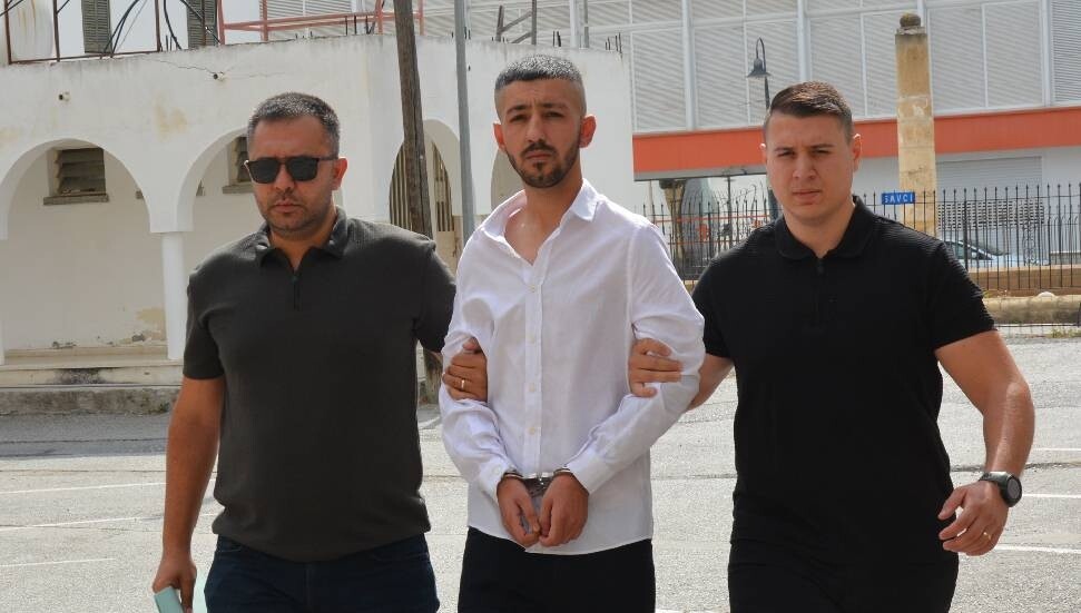 Bıçak darbesinden çantası sayesinde kurtuldu: Zanlı 2 gün tutuklu kalacak