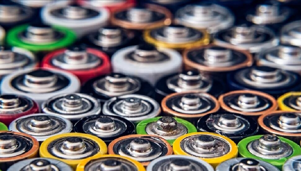 İspanya ve Portekiz'deki elektrik kesintisi iletişimde pilli radyonun önemini hatırlattı