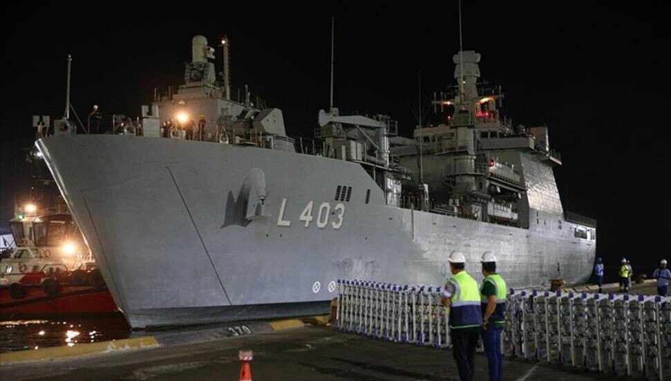 Lübnan'dan tahliye edilen sivilleri taşıyan TCG Sancaktar da Mersin'e ulaştı