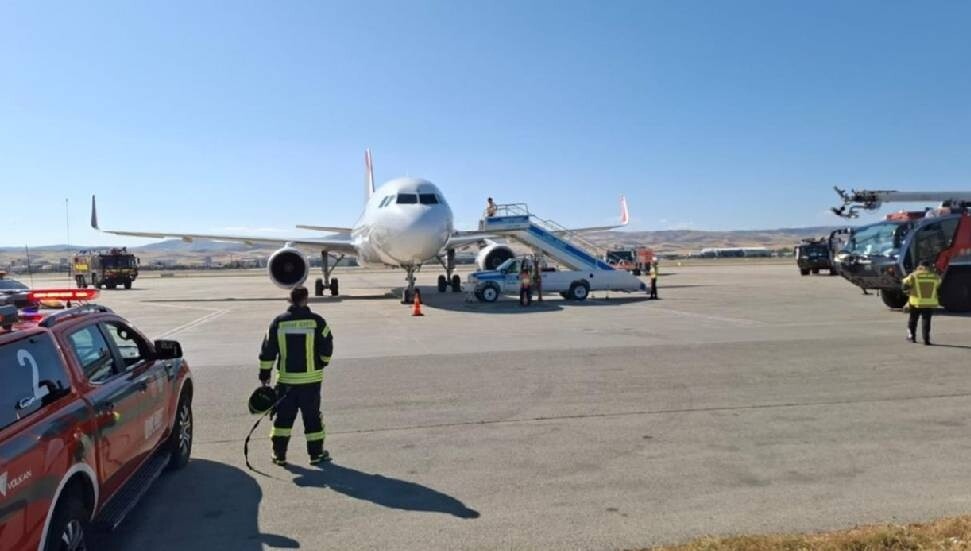 Sharjah-İstanbul seferini yapan uçak Esenboğa'ya acil iniş yaptı