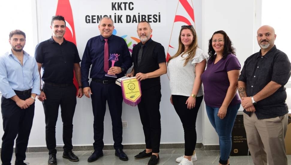 Halk Dansları Federasyonu'ndan, Gençlik Dairesi Müdürü Hüseyin Ozanoğlu’na ziyaret