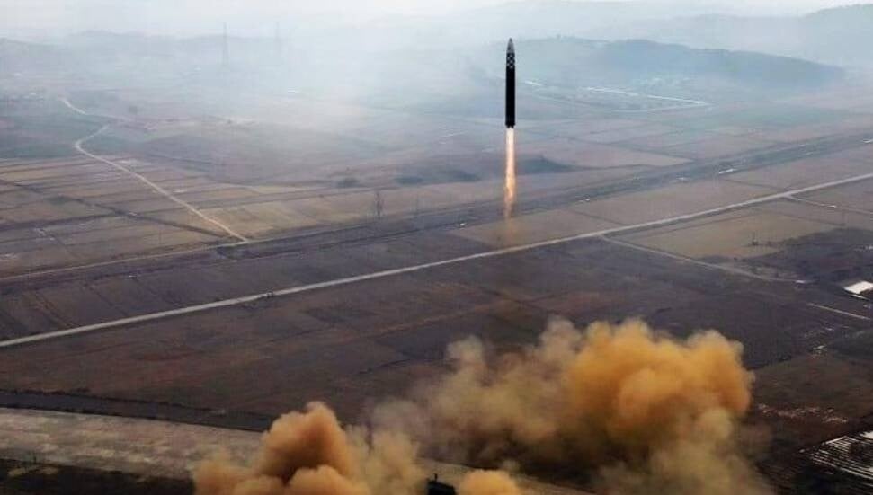 Japonya, ülke sınırları içindeki ilk füze denemesini yaptı