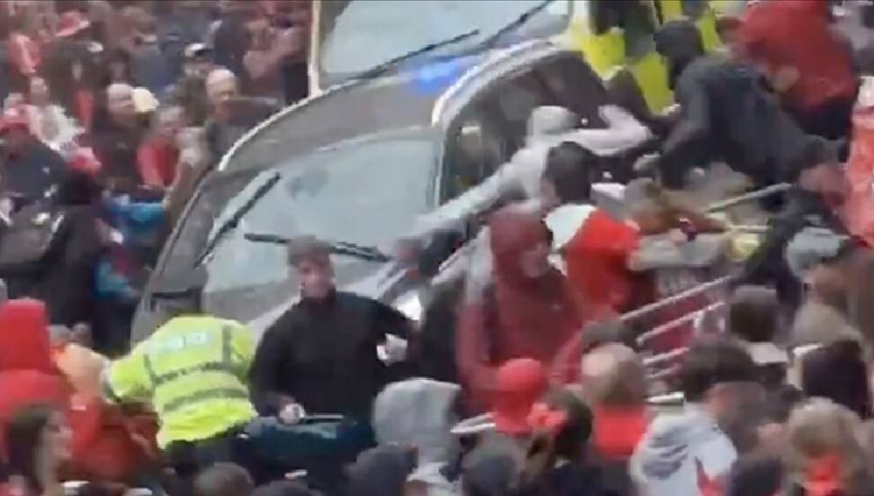 Liverpool'da araçla kalabalığa dalan İngiliz, cinayete teşebbüs ve uyuşturucu suçlarından gözaltında