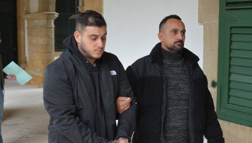 Belirtilen konumlara 300 Euro karşılığında uyuşturucu bıraktığını itiraf etti, özür diledi