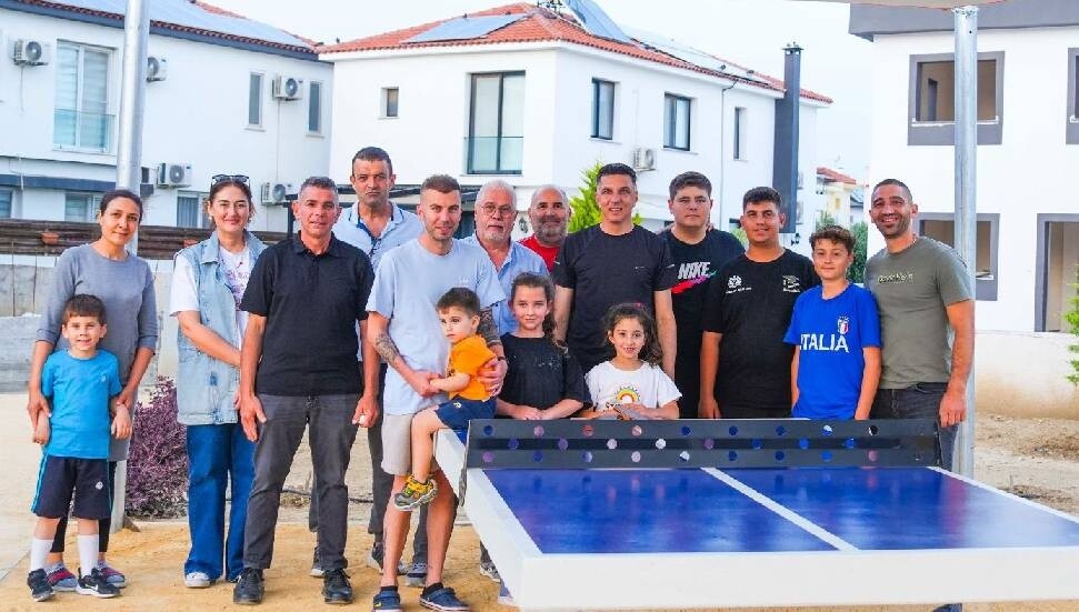Hüseyin Amcaoğlu duyurdu: Yenikent’te beton masa tenisi masası hizmete girdi