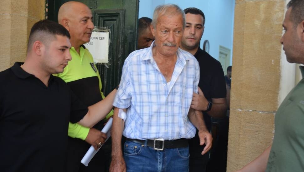 Eski kız arkadaşıyla evleneceği gerekçesiyle adamı bıçaklayan 80 yaşındaki zanlı tutuksuz yargılanacak