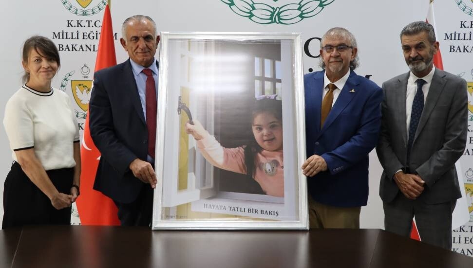 Çavuşoğlu, AÖA’den gelen heyeti kabul etti