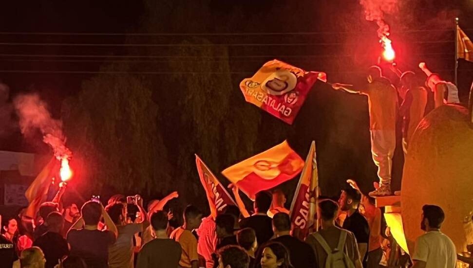 Galatasaray wins Süper Lig, edges rival Fenerbahçe on final day