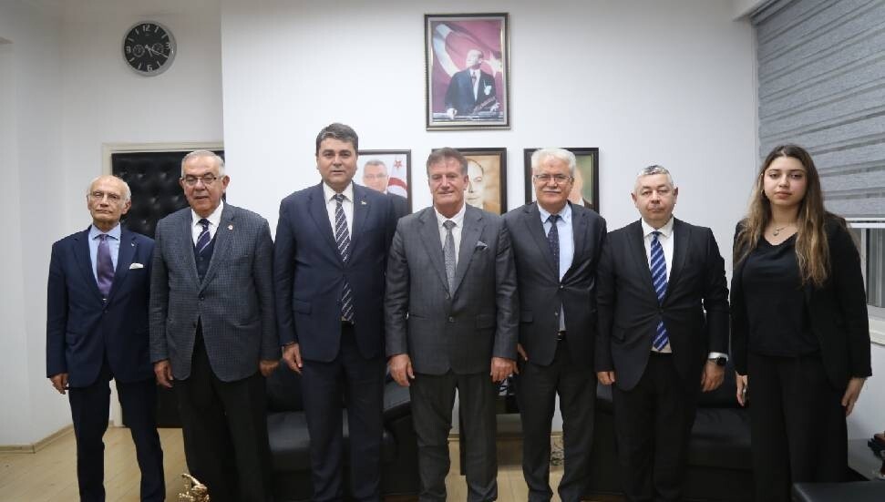 Bayındırlık ve Ulaştırma Bakanı Erhan Arıklı, Türkiye’den DP heyetini kabul etti