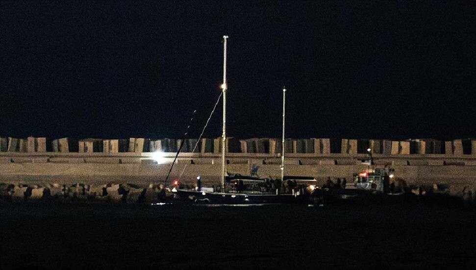 İsrail'in alıkoyduğu Madleen yelkenlisi Usdud Limanı'na ulaştı