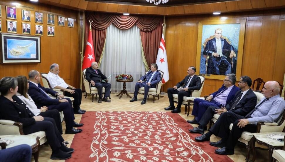 Başbakan Ünal Üstel, Milli Mücadele Vakfı'nı kabul etti