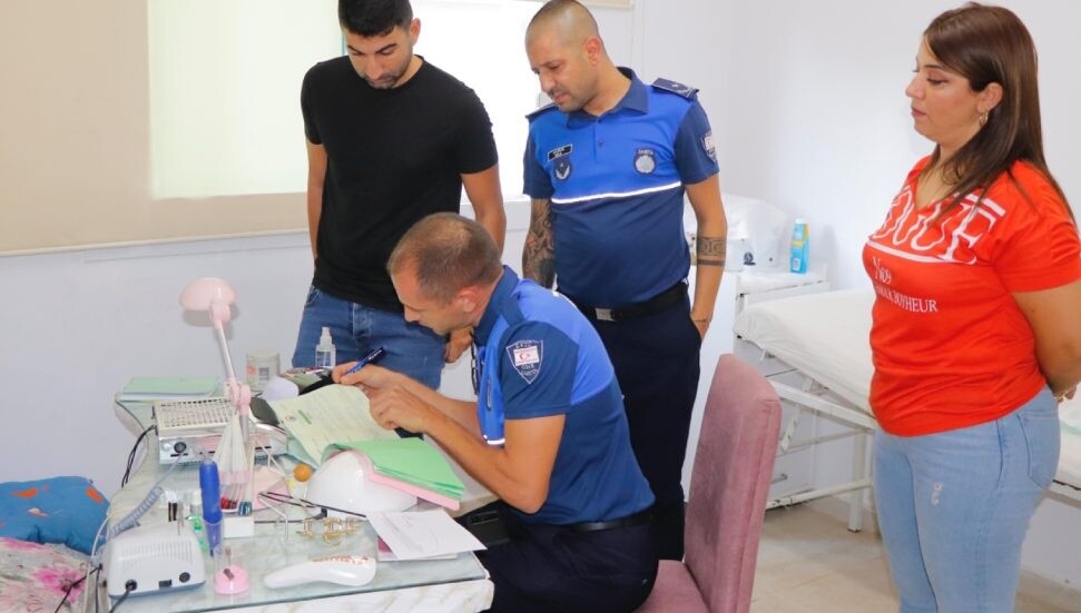 Gazimağusa Belediyesi Zabıta Birimi izinsiz çalıştırılan güzellik merkezlerine geçit vermiyor