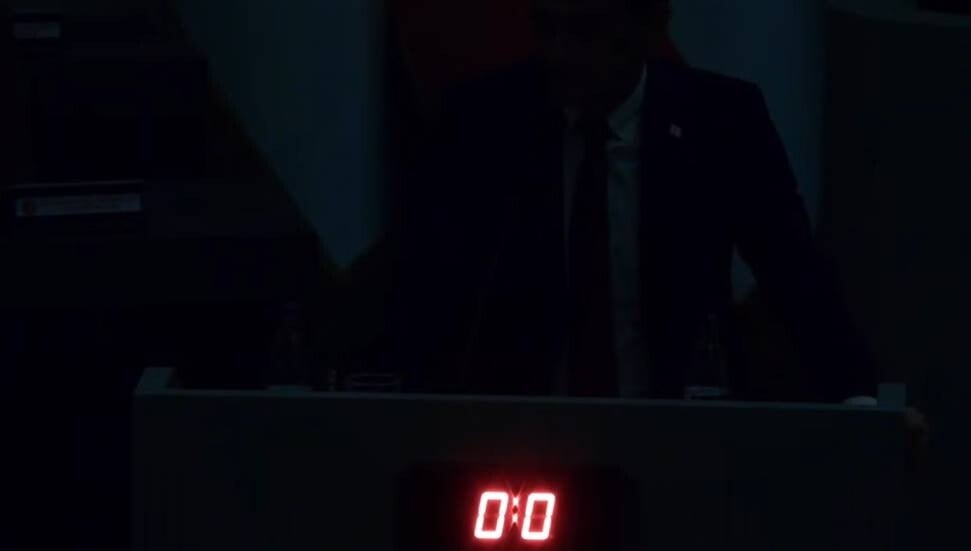 Meclis karanlığa büründü