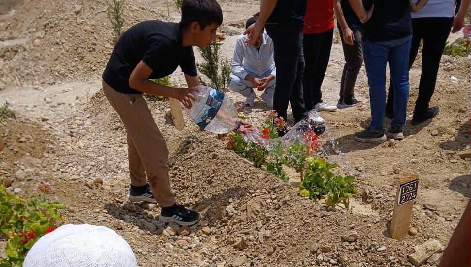 Oğlunun ölüm haberini aldı, hayatını kaybetti: Halil Yayla, oğluyla yan yana gömüldü