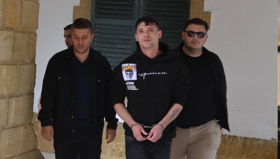 Dedikodu kavgası: 52 yaşındaki şahsa yumruk attı, kafatası çatladı