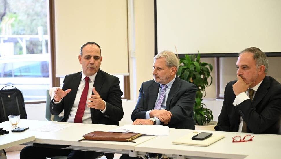 LTB Başkanı Mehmet Harmancı, Johannes Hahn ile ara bölgede bir araya geldi