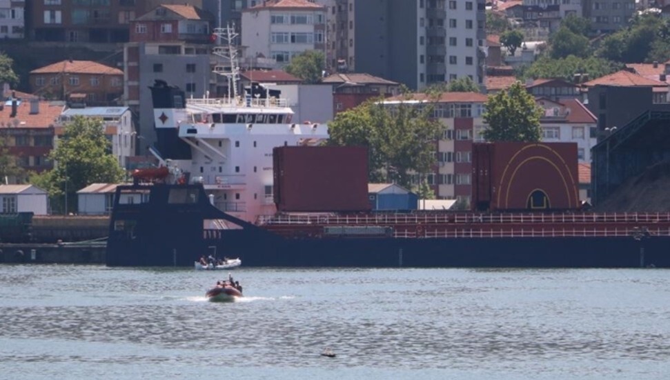 Zonguldak'ta altında mayın olduğu iddia edilen kuru yük gemisi ve çevresinde arama yapıldı