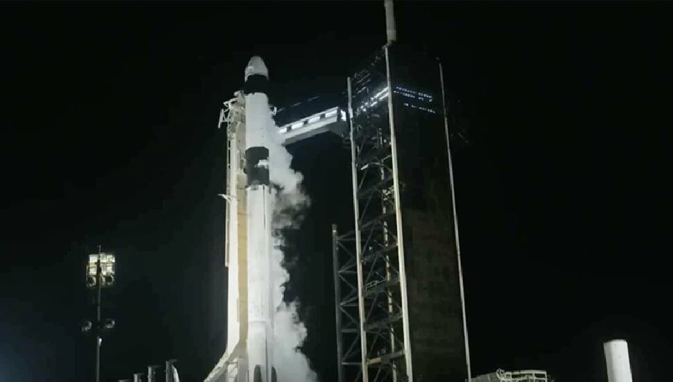 Polonyalı, Macar ve Hint astronotlar uzay yolculuklarına başladı