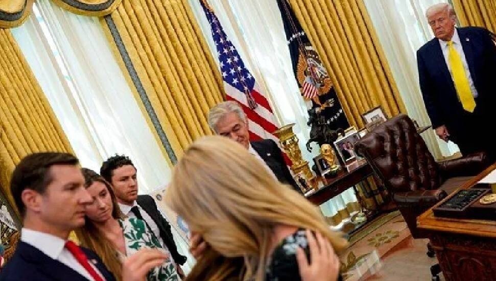Mehmet Öz'ün yemin töreninde torunu baygınlık geçirdi, Trump konuşmasını yarıda kesti