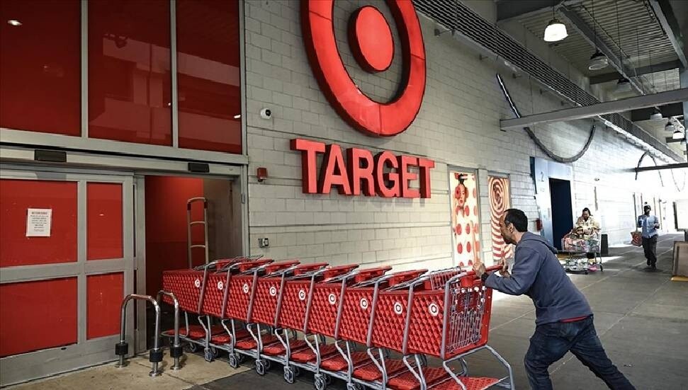 ABD'li perakende zincirleri Target ve Best Buy, tarifelerin fiyat artışına yol açabileceğini belirtti