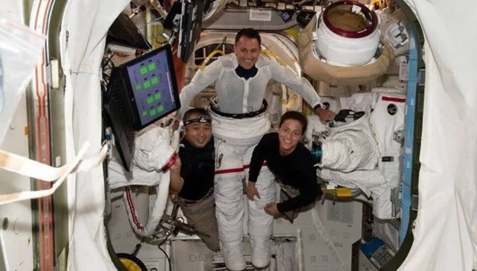 6 aylık nöbet sona erdi: Uzay İstasyonu'nun 4 mürettebatını taşıyan kapsül iniş yaptı