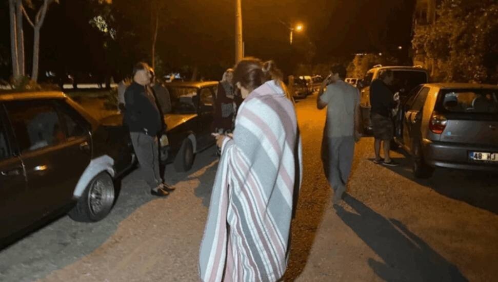 Muğla açıklarında 5,8 büyüklüğünde deprem: 1 ölü 69 yaralı
